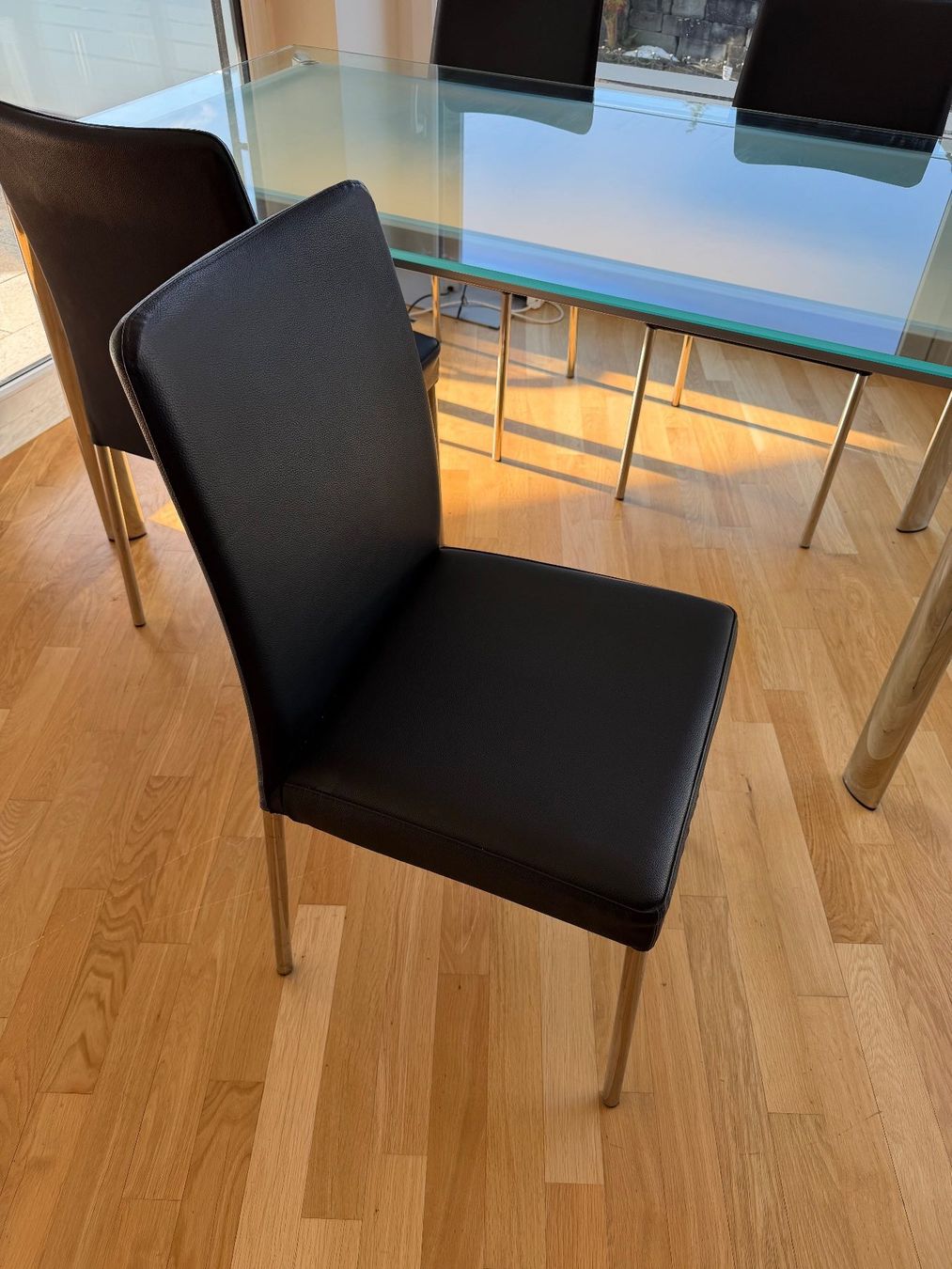 Set di tavolo e panche: Glastisch mit 4 Stühlen - wie neu – Usato da Bäch SZ venduto da Blansz 3