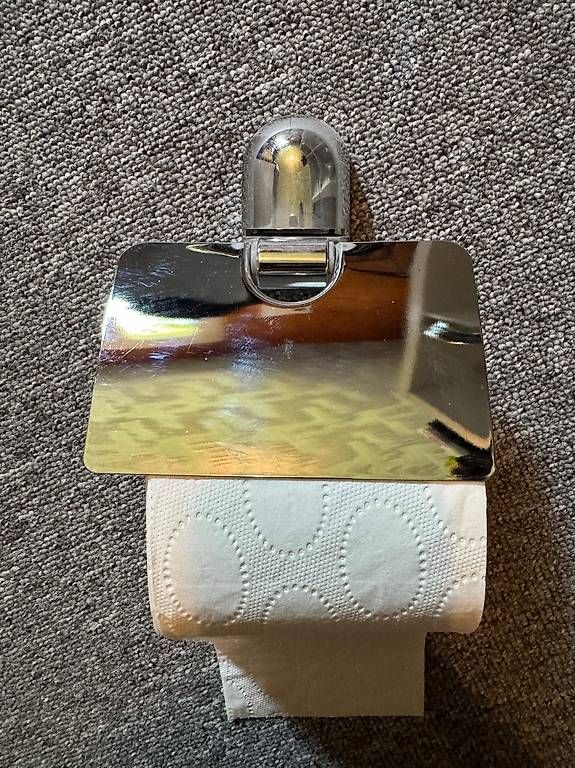 Portasciugamani: Wc- Papier Halter – Usato da Olten venduto da Skorpion_0 1