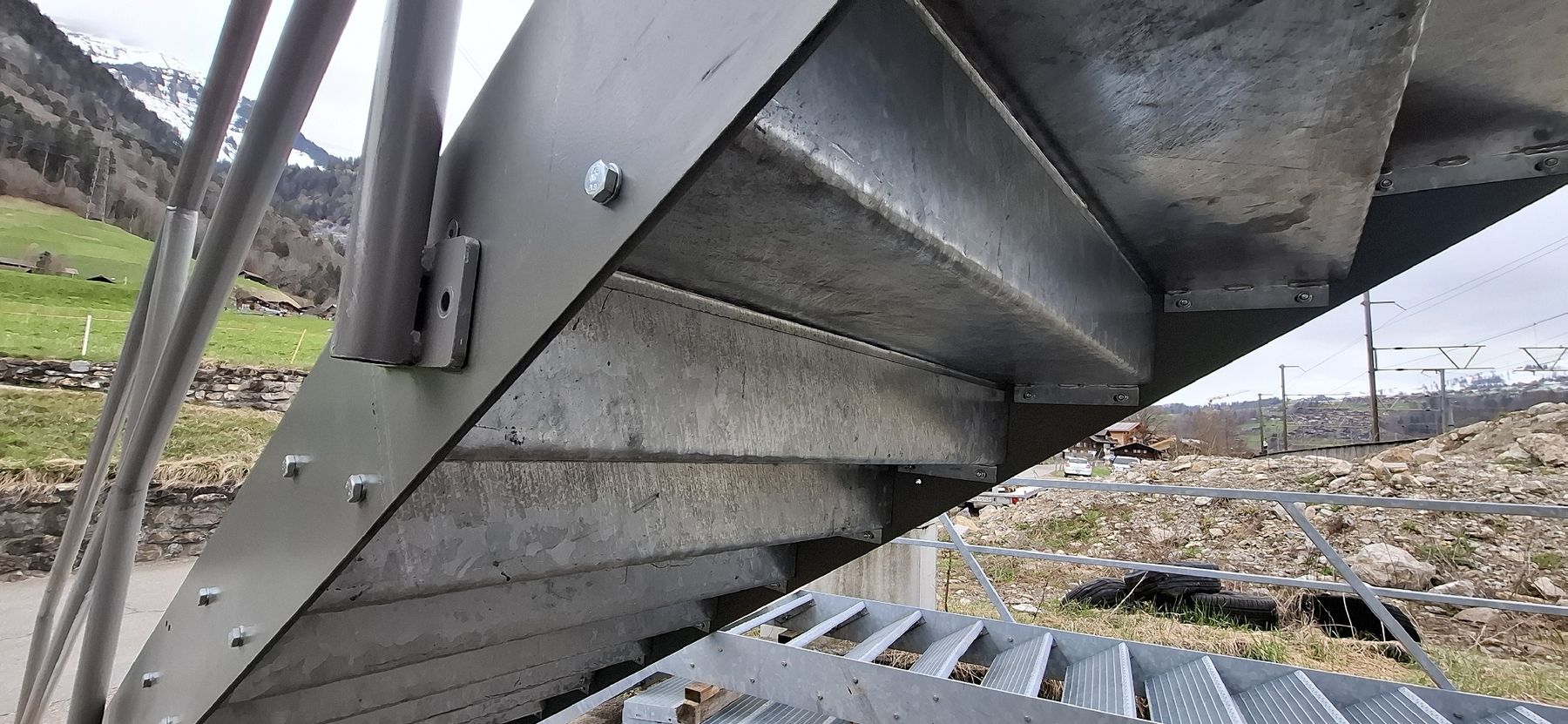Treppen: Stahltreppe mit Riffelblechtritten und Geländer. – Gebraucht aus Reichenbach i. K. von Wskorpion 5