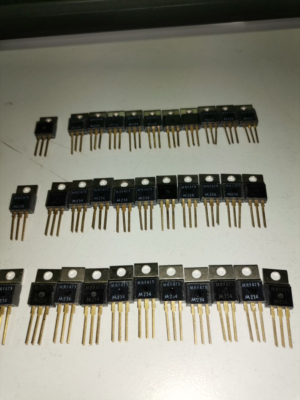 Motorola Componenti elettronici: Transistor HF MRF 475 – Nuovo e nell'imballaggio originale da Kleindöttingen venduto da Katze99 2