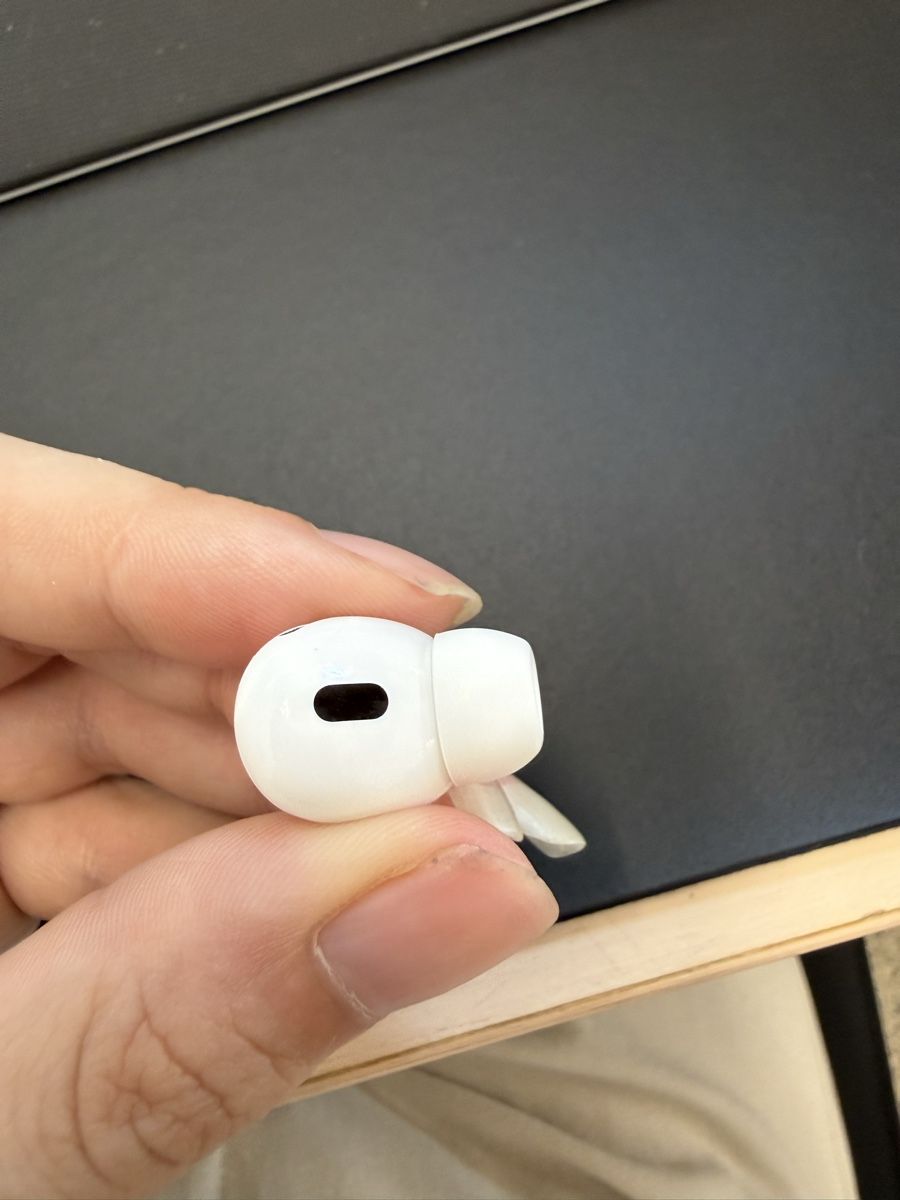 Apple Casques audio: Apple AirPods Pro 2 Ladecase  – D'occasion à Hüttwilen par sar_8gj7 5