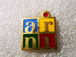 Ansteckpin 26: arni