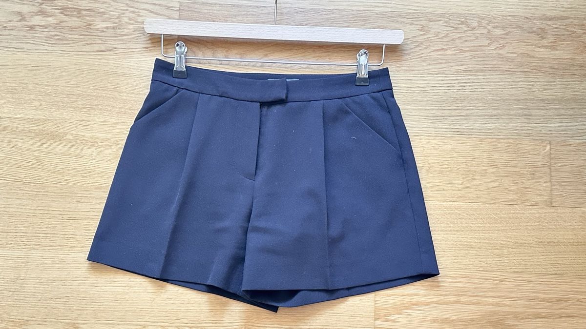 Pantaloni: Kiomi Shorts schwarz – Usato da Bern venduto da WiederWert