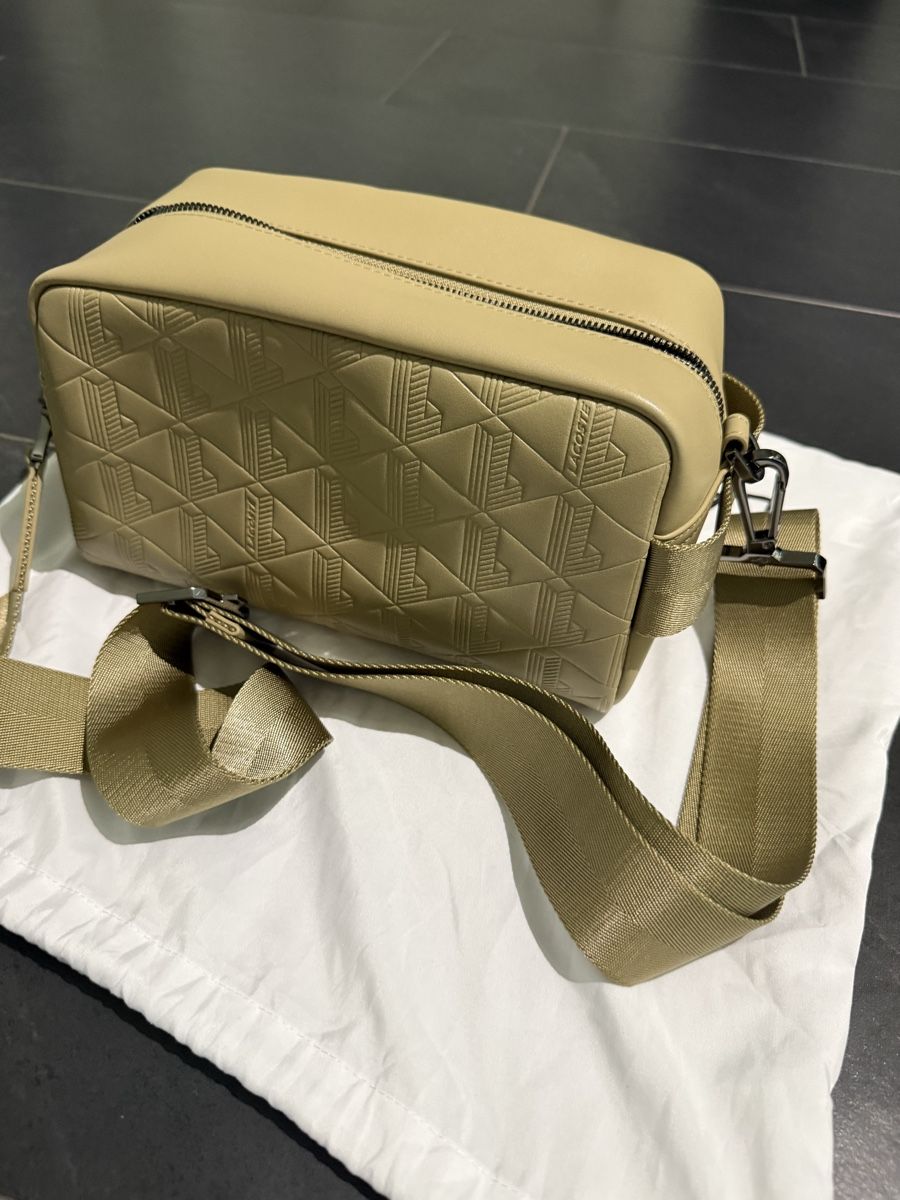 Taschen für Damen: Lacoste Tasche – Neu (gemäss Beschreibung) aus Oberwil BL von napetak 5