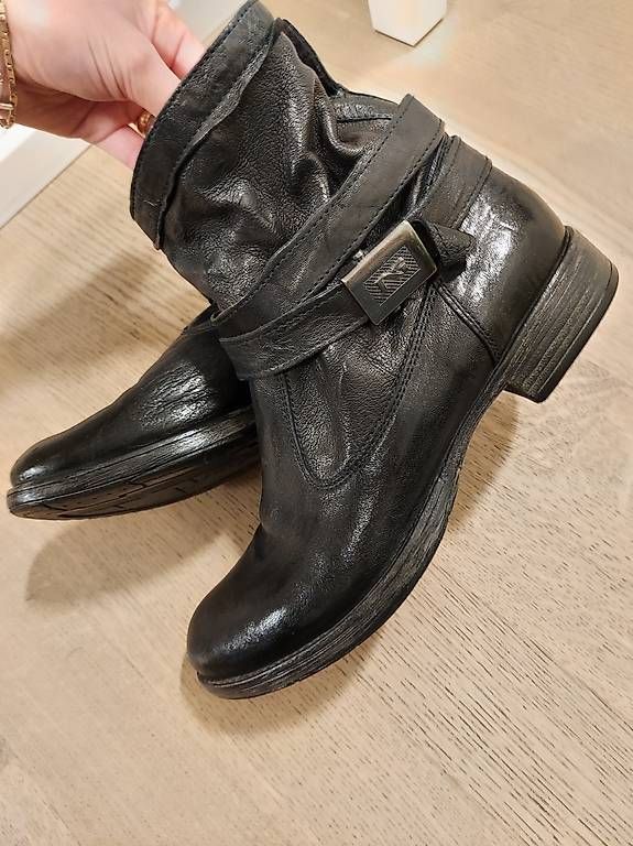 Chaussures femmes: Stiefeletten gr37 Nero Giardini – D'occasion à Hunzenschwil par Jonny-88