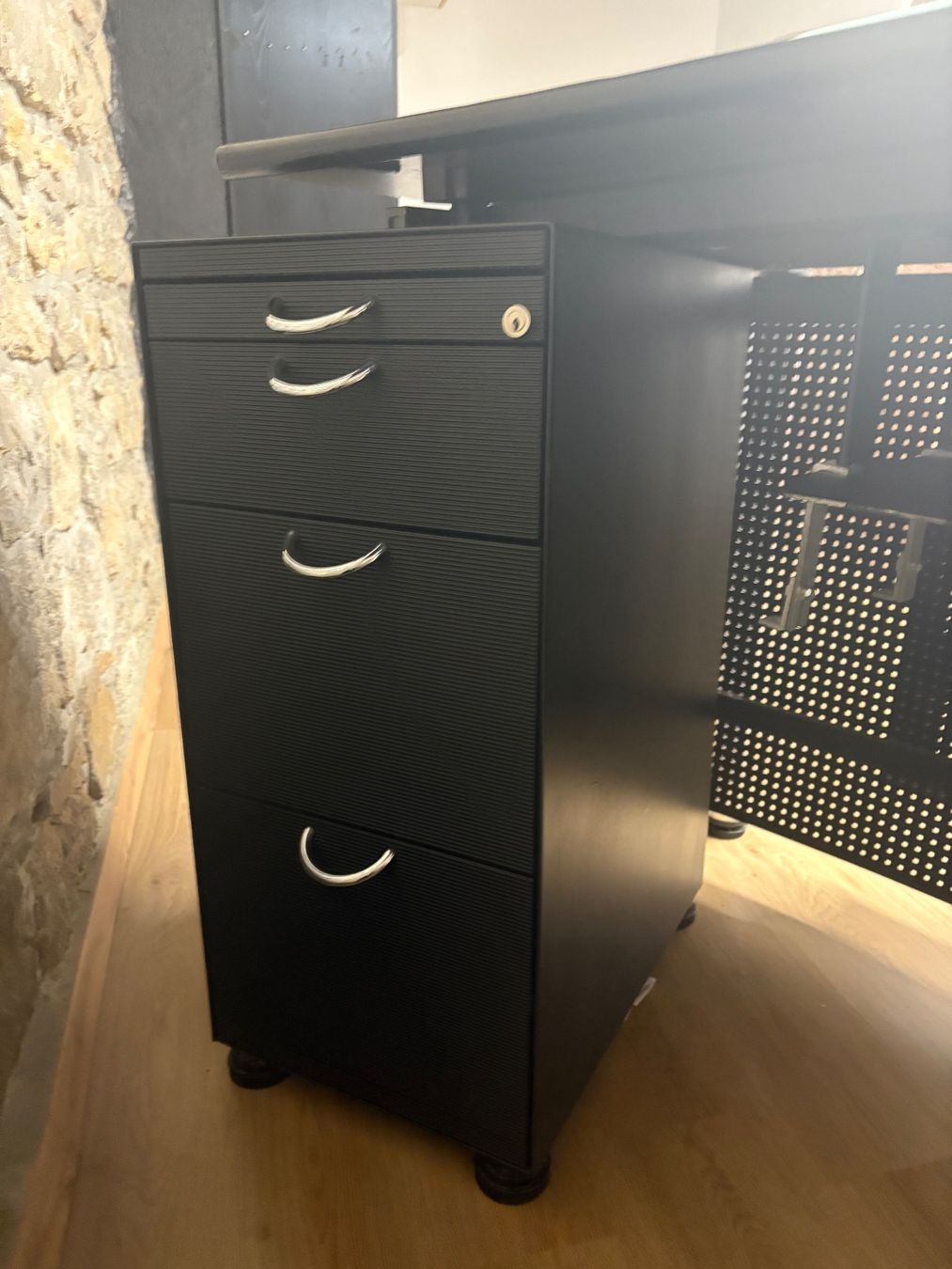 Allestimento di negozi e stand fieristici: Empfangs-Theke mit 3 Hocker – Usato da Basel venduto da Poschy 4