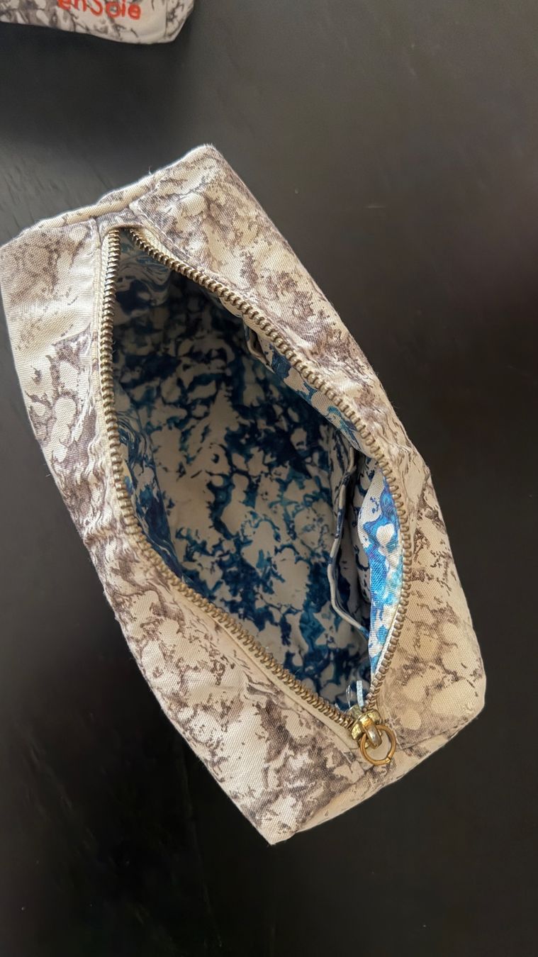 Ensoie Trousses de maquillage: En Soie Necessaire Bundle – D'occasion à Zürich par pre_vy7t 4