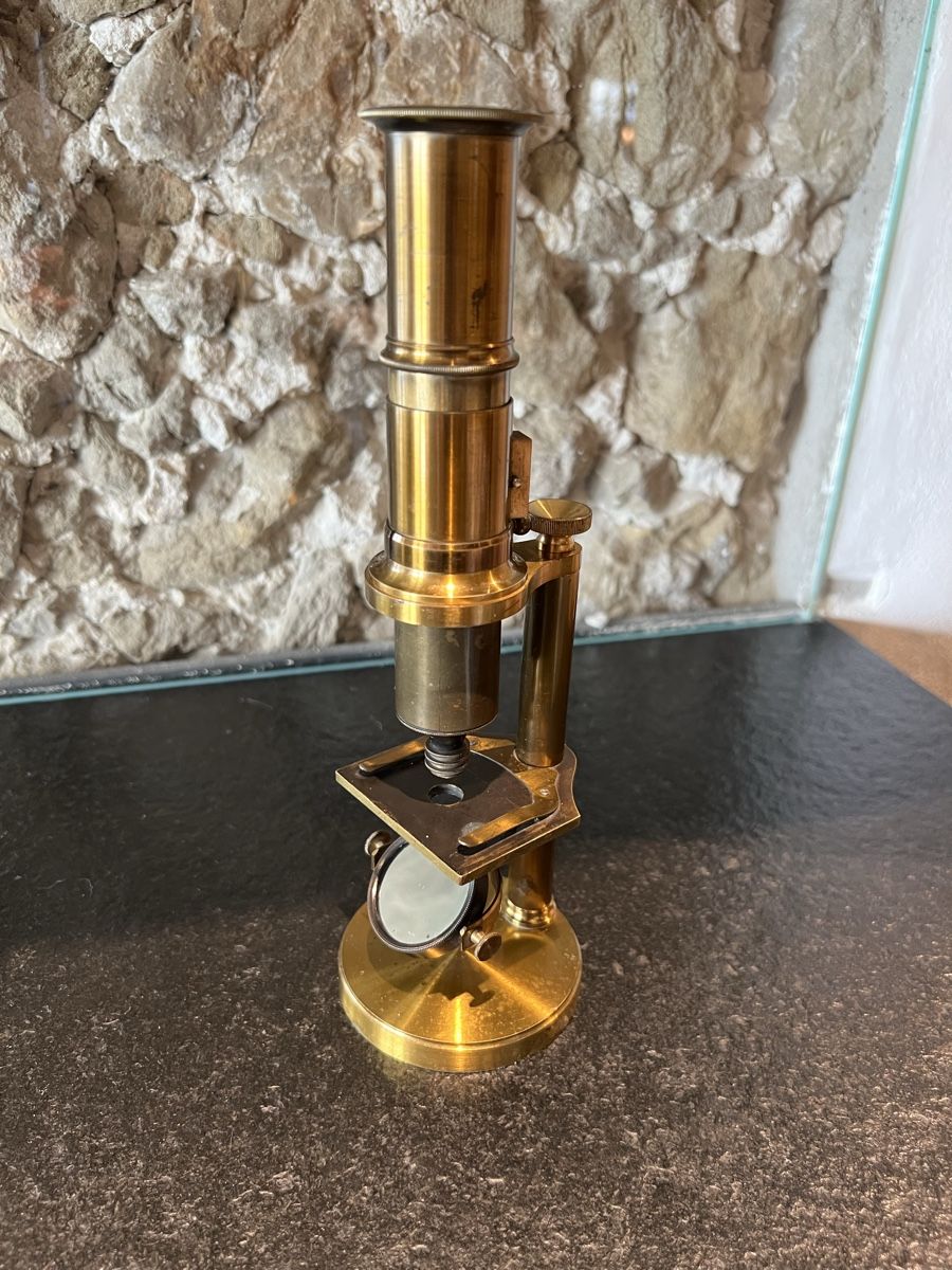 Microscopi: Antikes Messing Mikroskop Microscope Wissenschaft Instrument – Usato da Theilingen venduto da ovi123