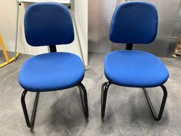 2x stabile Wartezimmer Stühle Blau/Schwarz ab 1.-