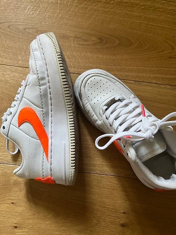 Nike Chaussures femmes: Nike – D'occasion à Charmey (Gruyère) par jes_ktw5 1