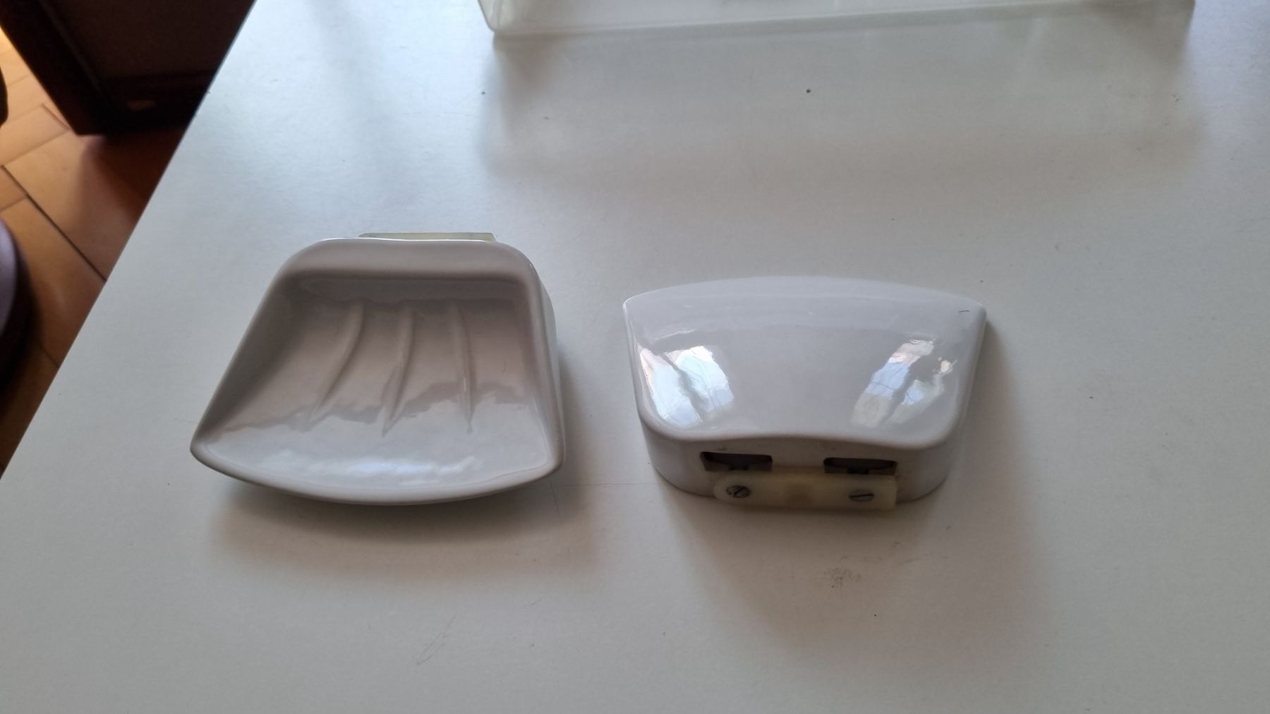 Portasapone: 2 porte savon blanc – Usato da La Chaux-de-Fonds venduto da mikilo1 1