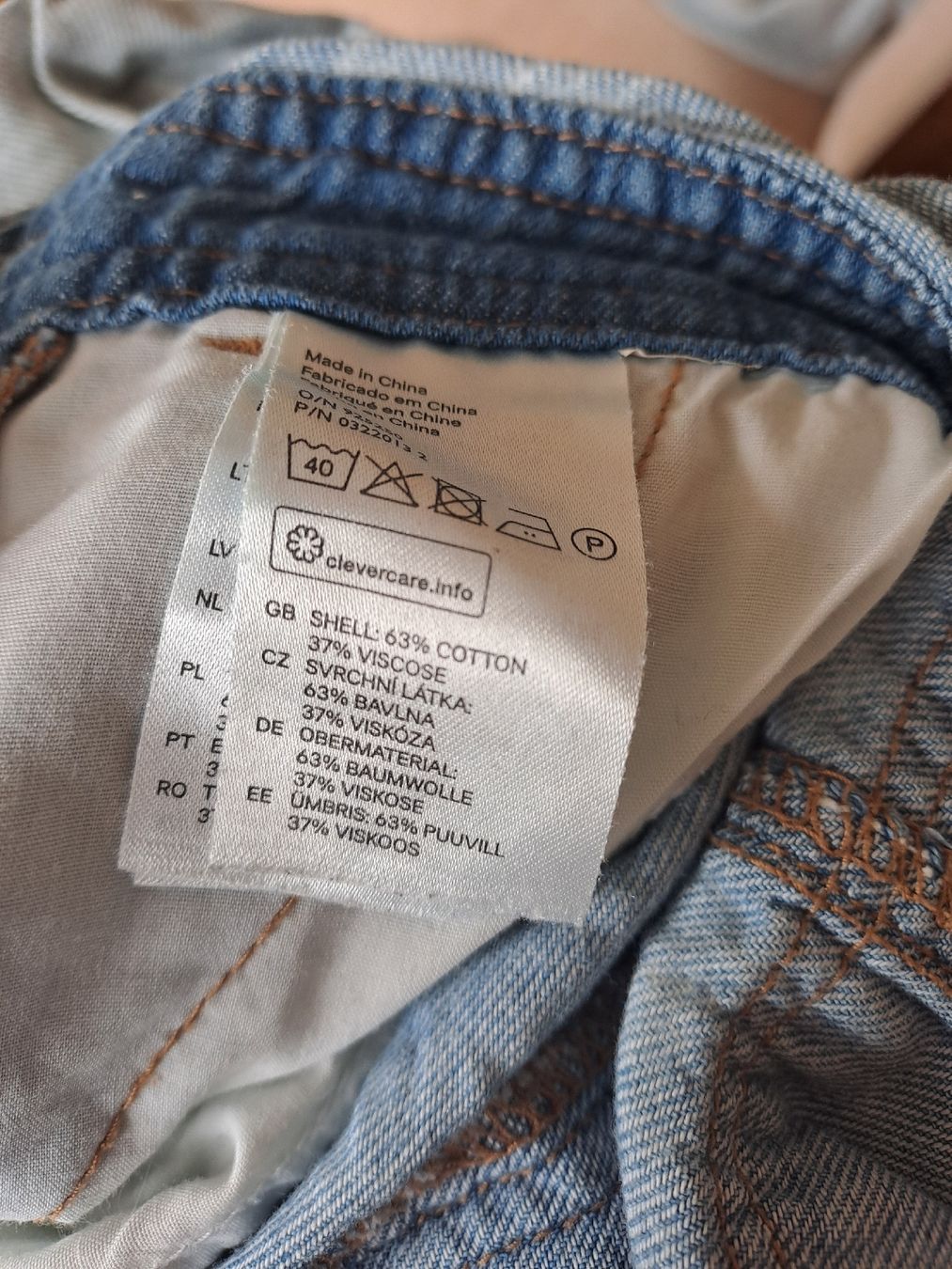 H&M Tute: Toller kurzer Denim Jumpsuit – Usato da Oberhasli venduto da Lea98 3