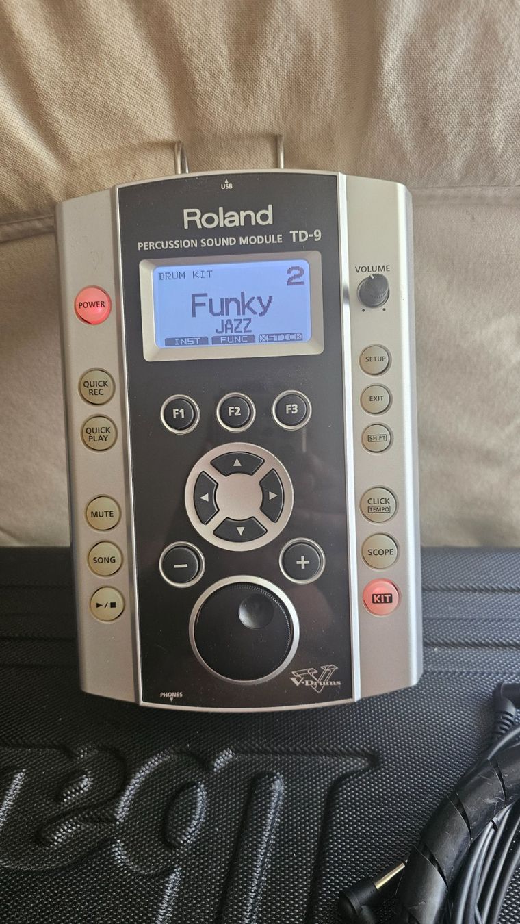 Roland Instruments de musique: Roland TD-9 E-drumm Module – D'occasion à Balsthal par luna1519