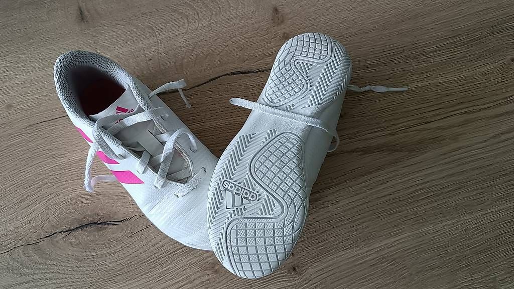 Chaussures garçon: Hallenturnschuh Adidas 31 – D'occasion à Buttisholz par Baendlifahrer 1