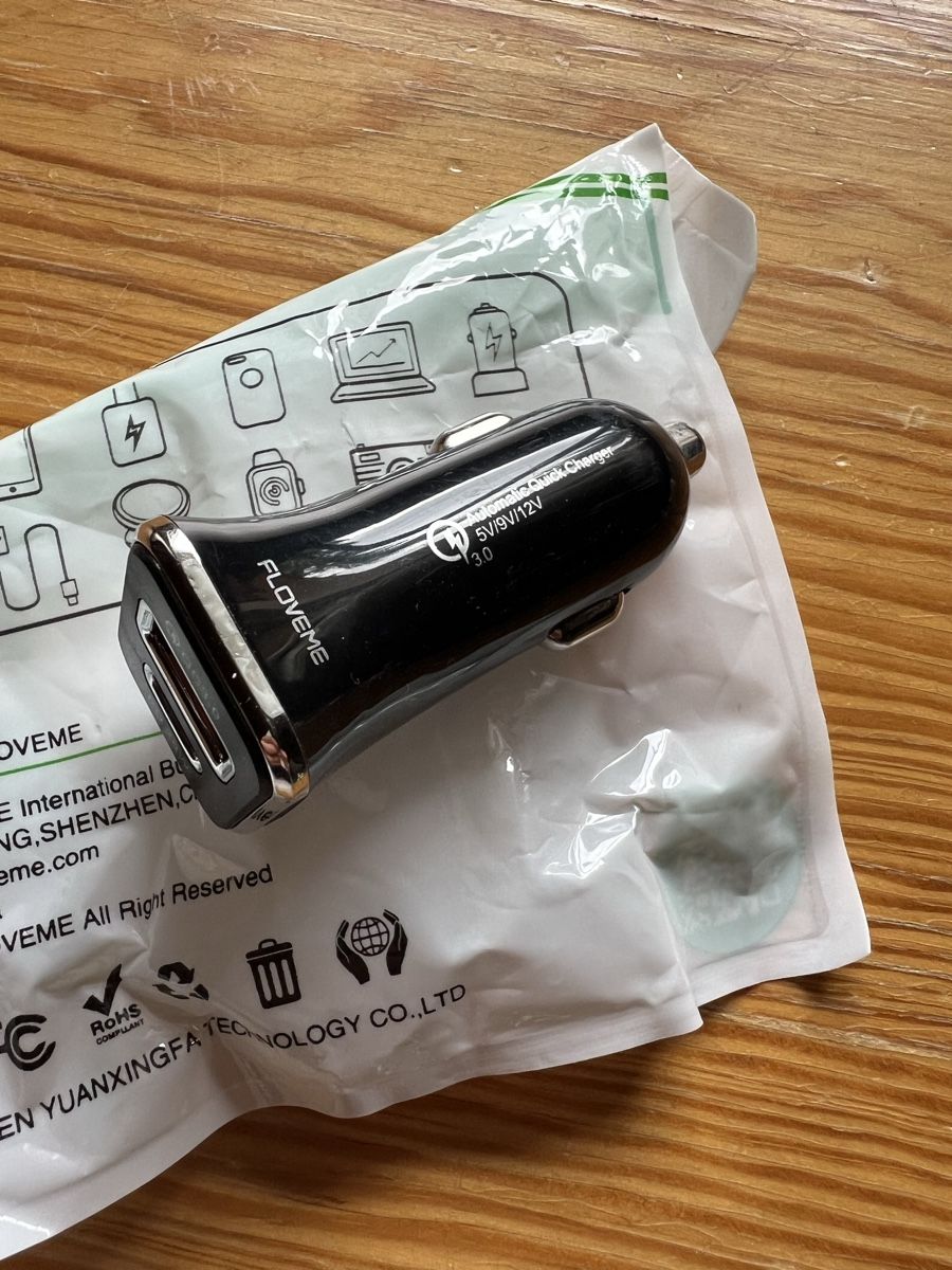 Laufwerke & Adapter: Auto Adaper USB – Gebraucht aus Arosa von Paklica