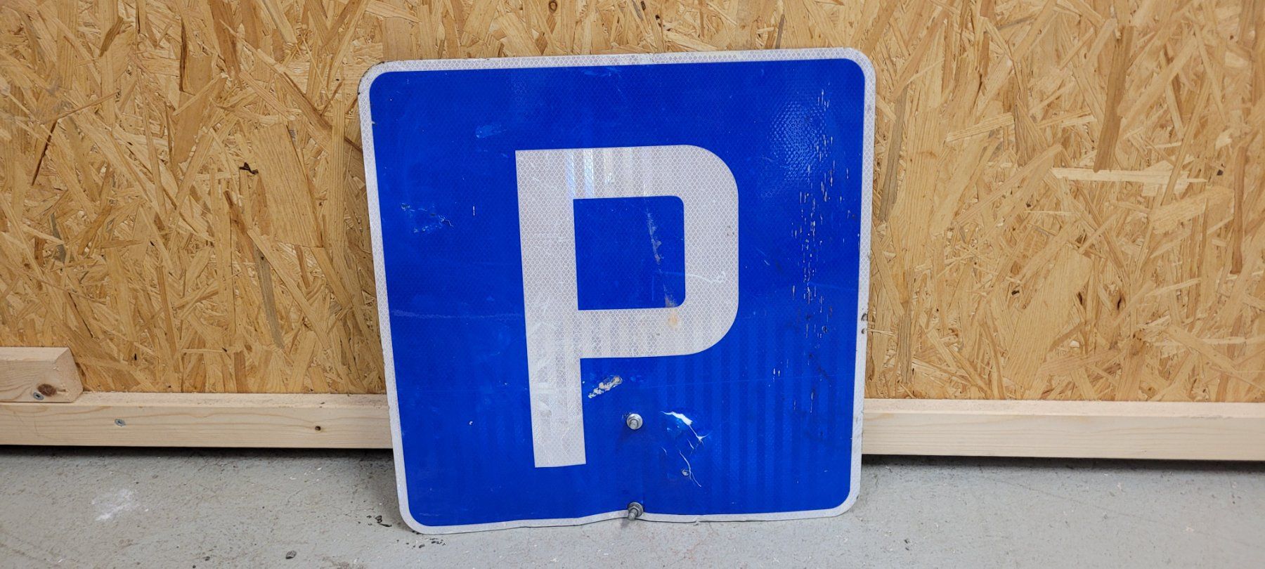 Insegne: Schild Parkplatz P ⛑️ – Difettoso da Goldingen venduto da Guido06