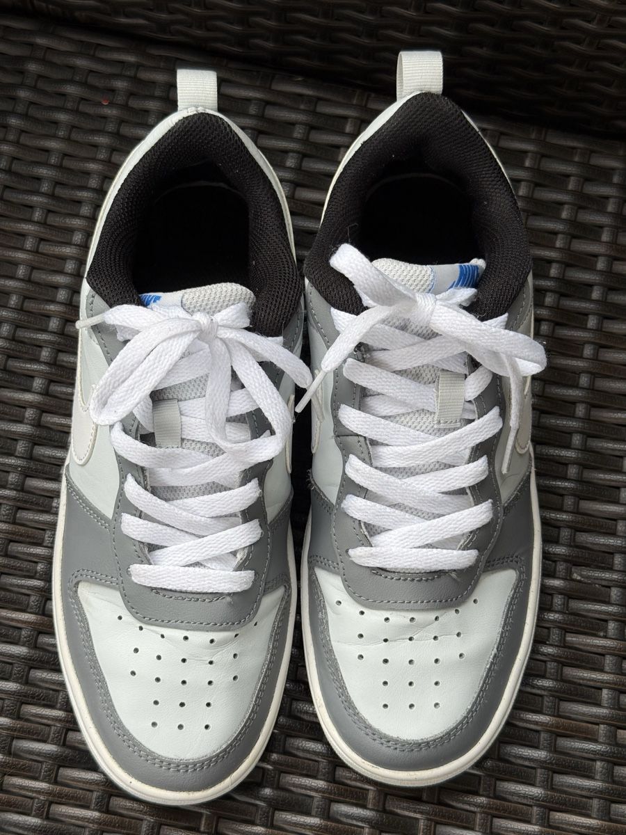 Nike Scarpe da donna: Nike Sneaker grau weiss Grösse 38  – Usato da Münchenstein venduto da sof_8vcz