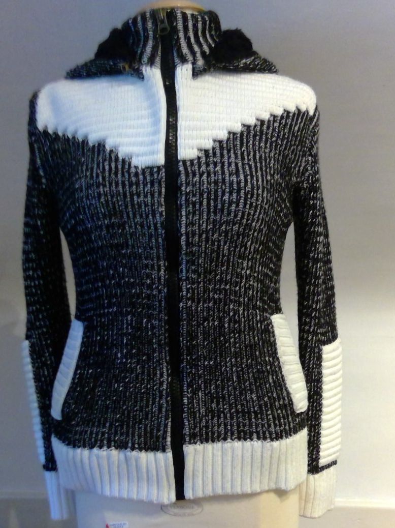 Giacche: Strickjacke mit Kapuze – Usato da Basel venduto da Merlin97