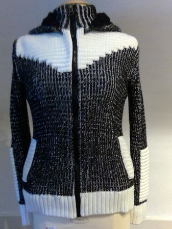 Strickjacke mit Kapuze