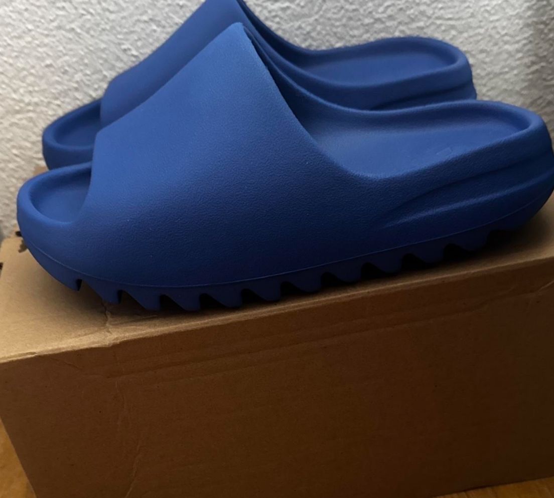 Adidas Scarpe da uomo: Blaue yeezy slides  Gr.40 – Nuovo (secondo la descrizione) da Hergiswil NW venduto da cz51wrm 1