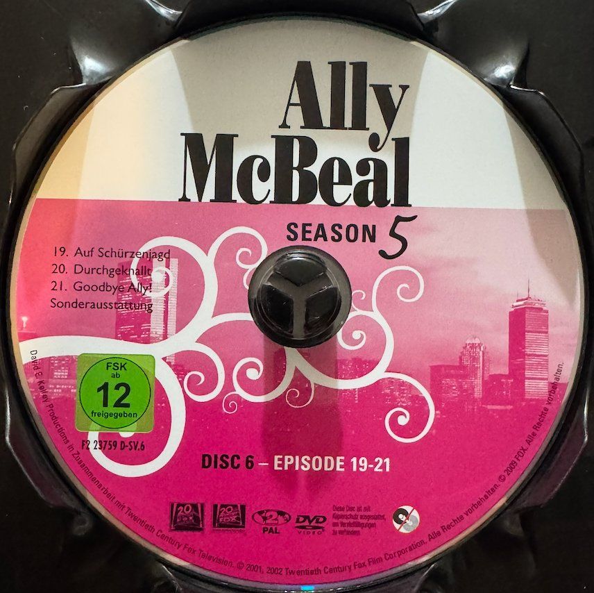 Tous les DVDs: 6 DVDs  ALLY McBEAL - SEASON 5 – D'occasion à Wisen par gigisna 6