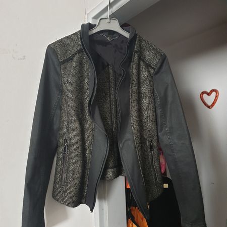 Marc Cain schöne Jacke Gr. 2