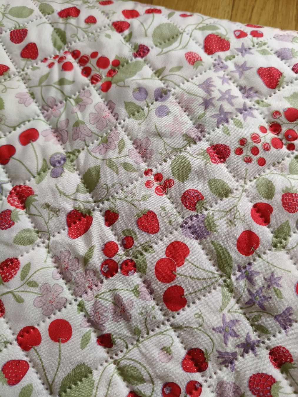 Coperte: Steppdecke mit Beeren – Nuovo (secondo la descrizione) da Oberrieden venduto da joj_6wlx 1