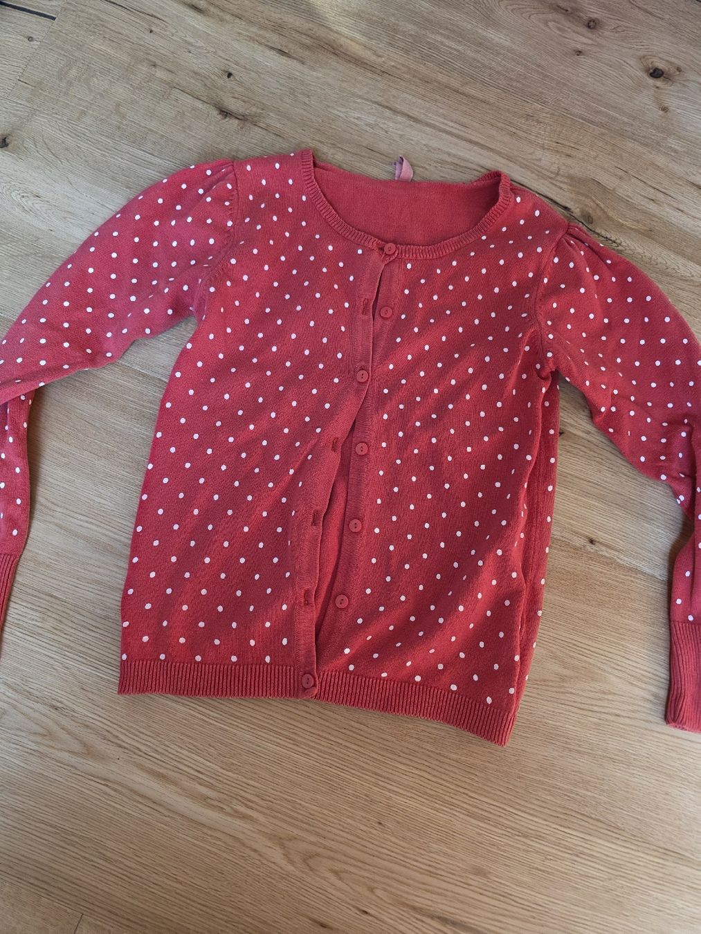 Maglioni & Felpe: Rote Strickjacke mit Pünktchen, Grösse 122/128 Top – Usato da Toffen venduto da ver_x68f 4