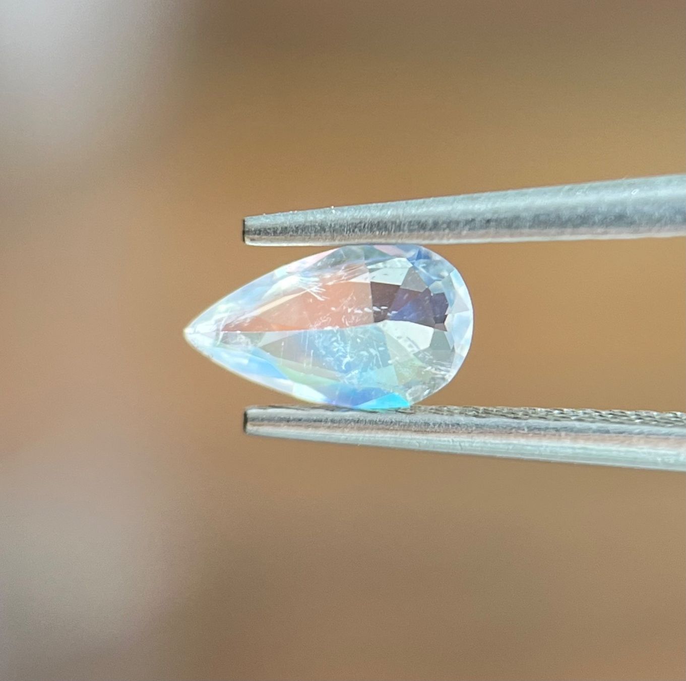 Pietre preziose: Regenbogen-Mondstein 0.57 ct aus Madagaskar – Nuovo (secondo la descrizione) da Sevelen venduto da Siam_Aura_Gems 3