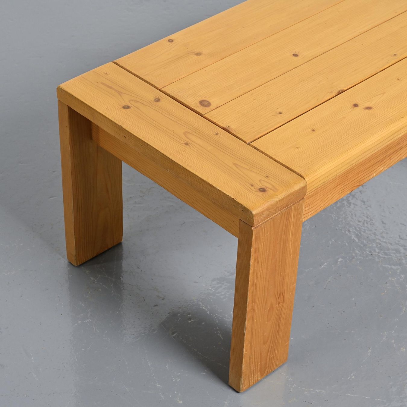 Tavoli: Table basse Les Arcs pour Charlotte PERRIAND, circa 1970 – Usato da VILLEURBANNE venduto da PATEREDELAGANDOUZE 4