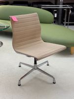 Vitra Eames EA Bürostuhl / Konferenzstuhl drehbar #1
