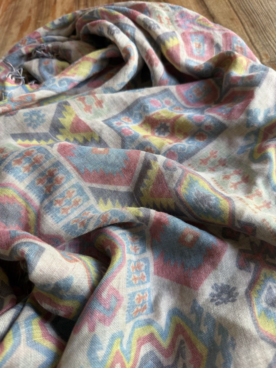 Foulard & Sciarpe: Sommerschal quadrat  – Usato da Zürich venduto da Mothai 3