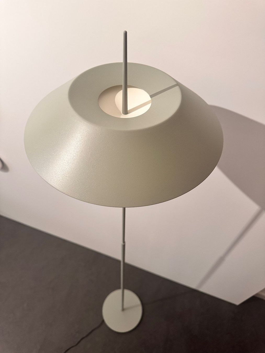 Lampadari & plafoniere: LED Stehleuchte Mayfair von VIBIA (touchless dimmbar) – Nuovo e nell'imballaggio originale da Suhr venduto da leuchtenshop 4