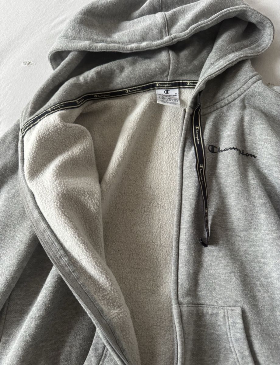 Champion Jacken: Champion Hoodie grau – Gebraucht aus Spreitenbach von mar_7f8c 2
