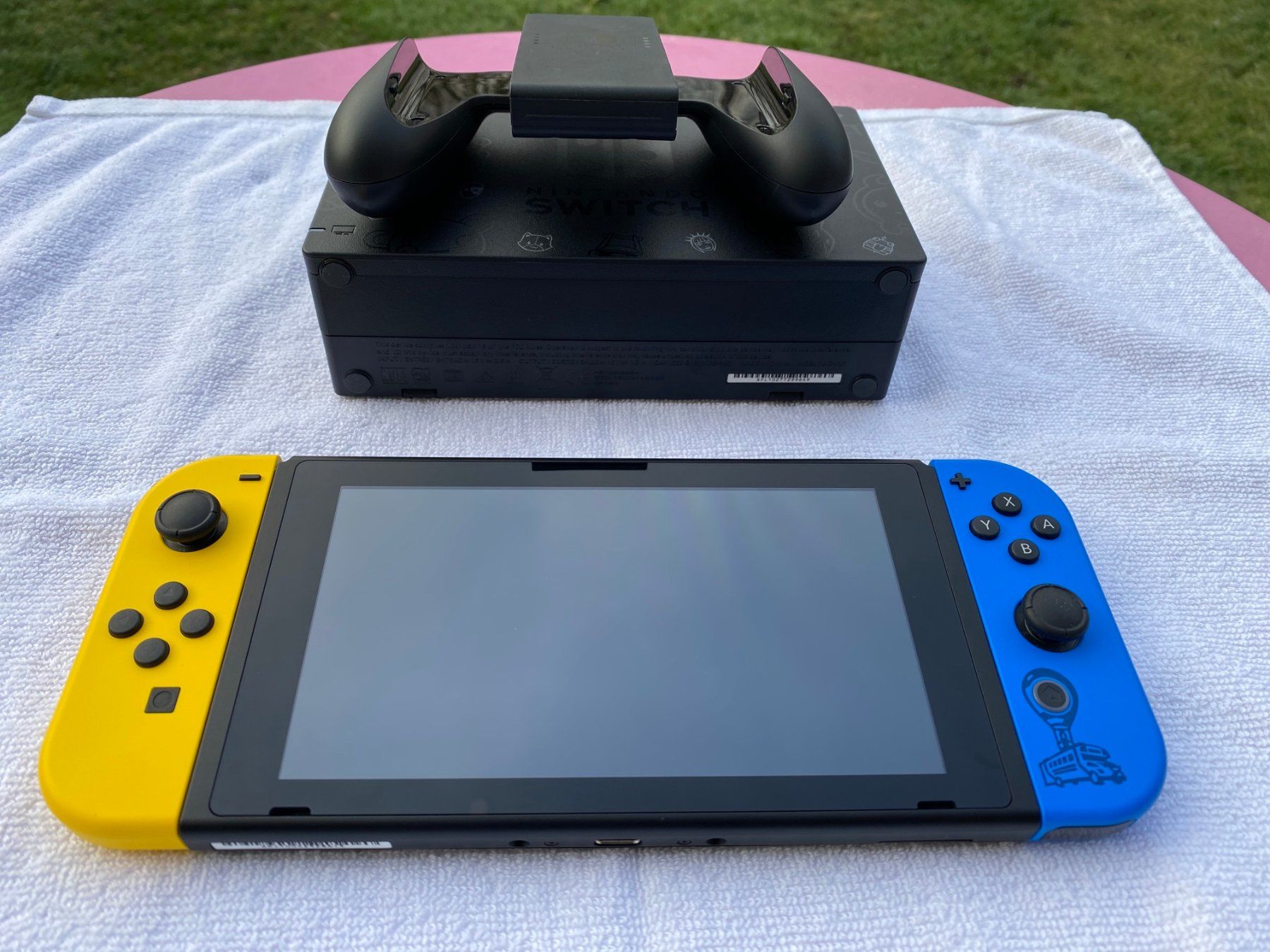 Nintendo Konsolen: Nintendo Switch - Fortnite Special Edition – Gebraucht aus Zufikon von