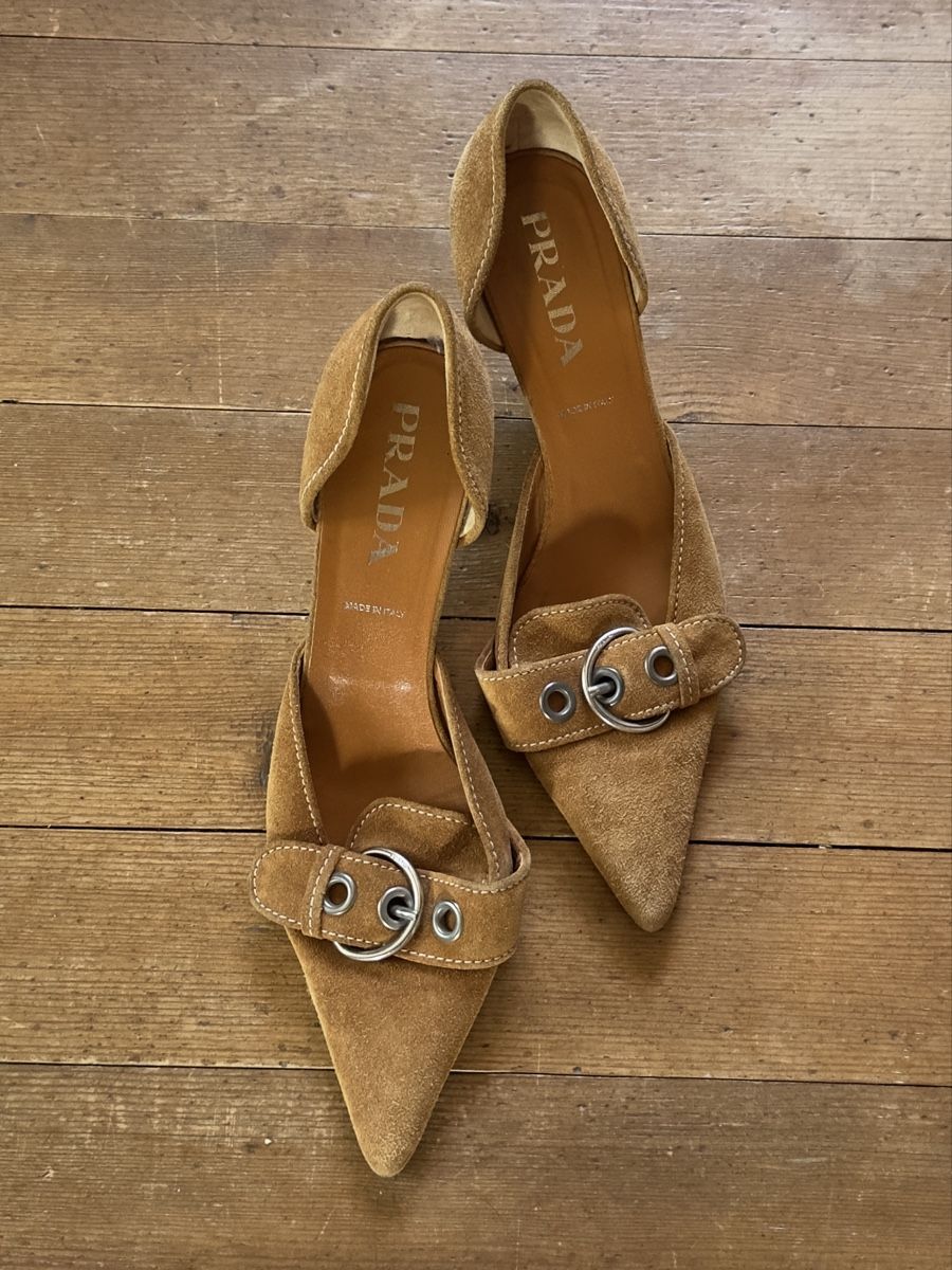 Prada Scarpe da donna: Prada tan suede leather silver buckle kitten heels SS 2002 – Usato da Uster venduto da joe_86jm 3