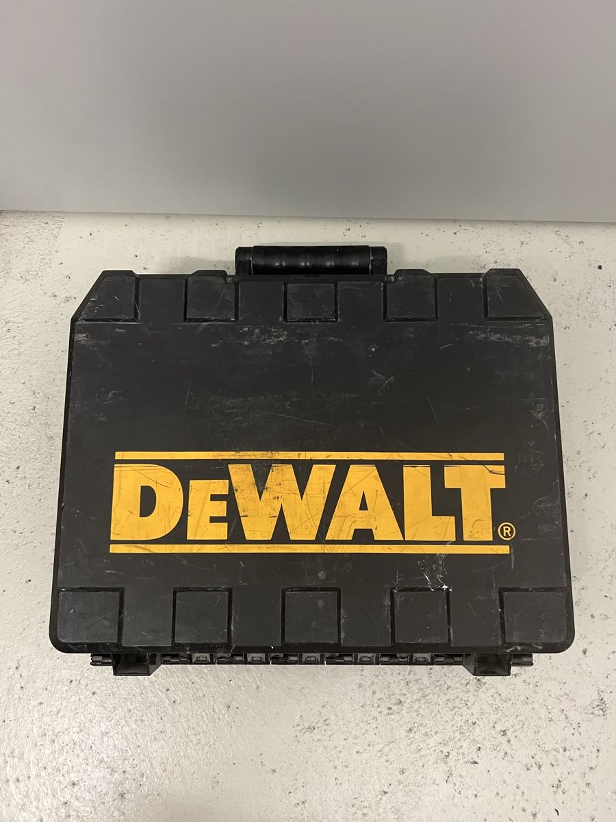 Dewalt Tutti gli attrezzi: Dewalt D25330 Meisselhammer – Usato da Holziken venduto da 181281 7