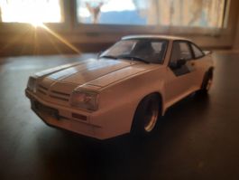 Modellauto Opel Manta Weiss Sammlerstück guter Zustand
