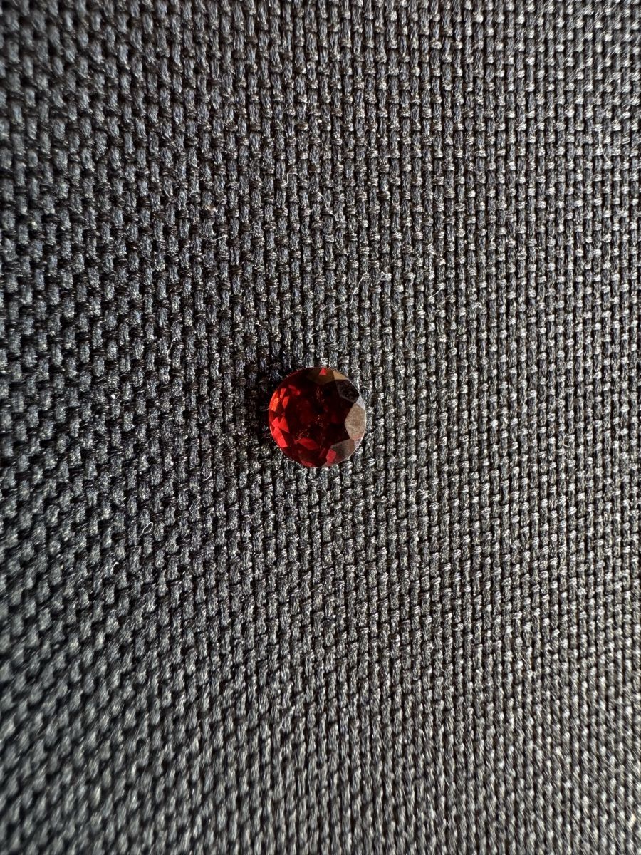 Pietre preziose: Mosambik Granat 0.95 ct – Nuovo e nell'imballaggio originale da Wängi venduto da Horus_Stone