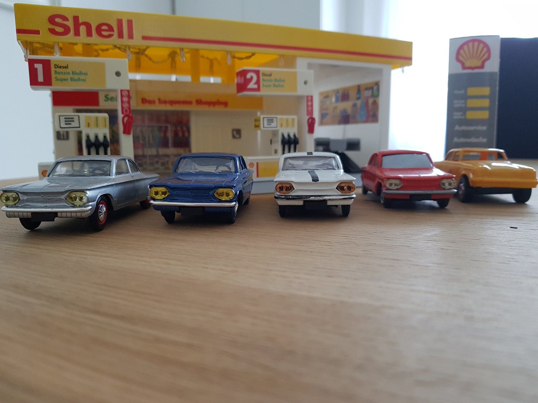 Spielzeuge: Shell Garage mit 5 Corvairs – Gebraucht aus Wetzikon ZH von 65corsa 2