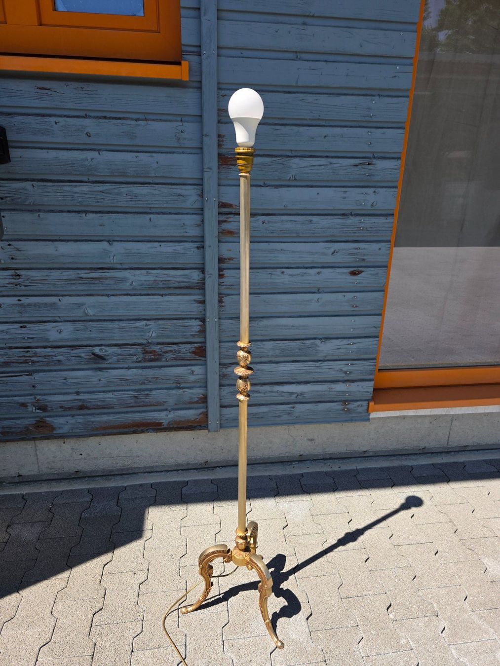 Lampade: robuste Metall Ständerlampe Leuchte Schirm Stehlampe Lampe – Usato da Walterswil BE venduto da Lonitti 1