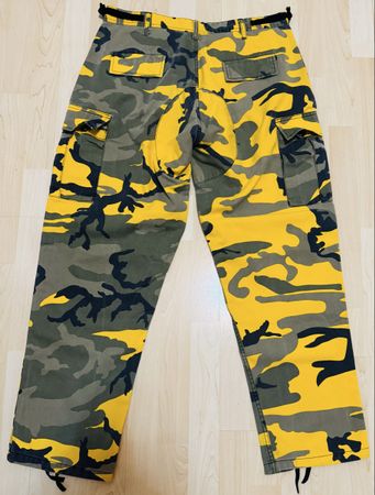Pantaloni come nuovi Cargo Camouflage Giallo Militare XXL.