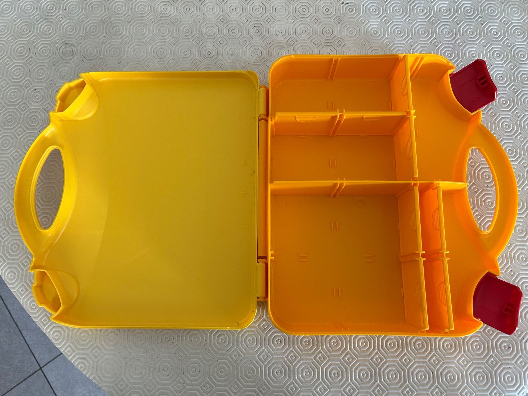 Lego Kit di costruzioni: Gelbe Lego Box zu reisen – Usato da Arbedo venduto da nadia1973