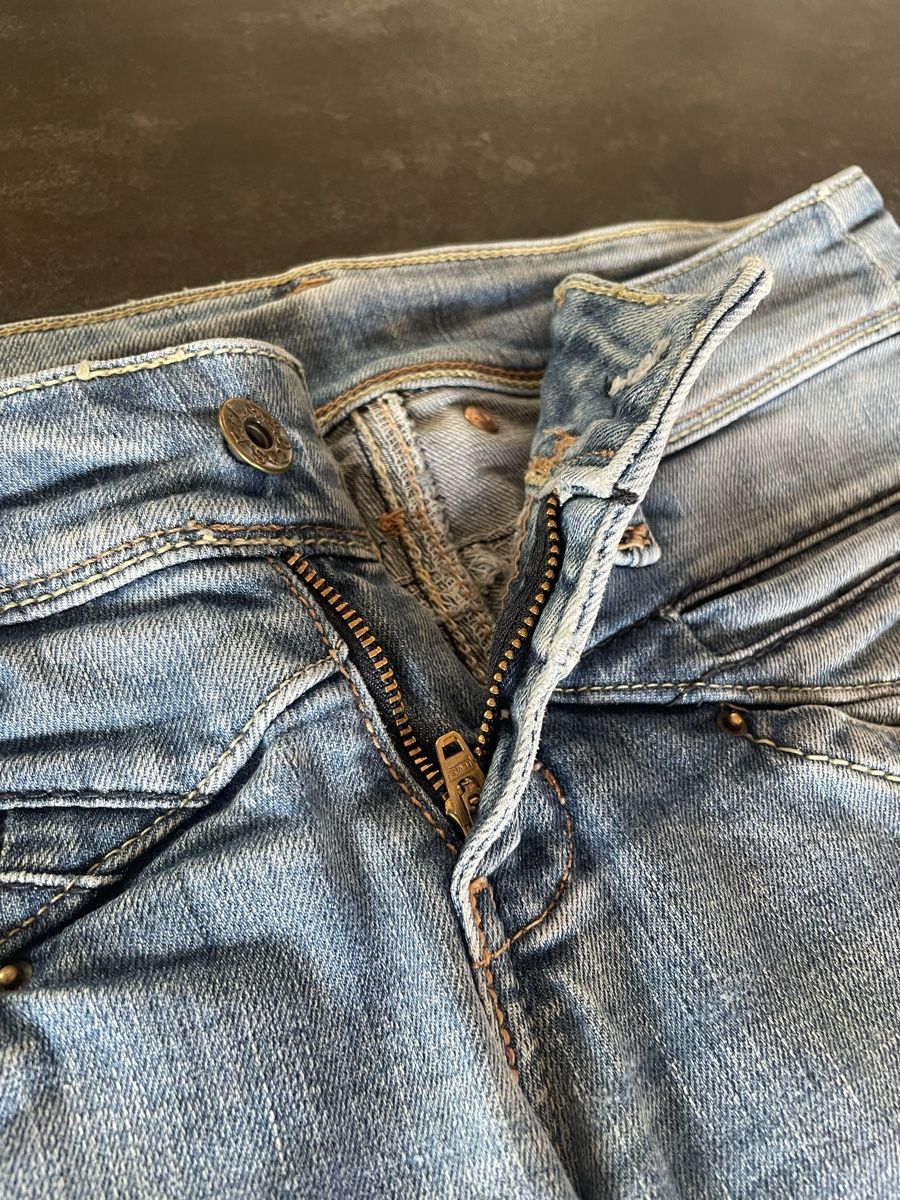 Levi's Jeans: Jeans Levi’s Dame Taille 29 34 – Gebraucht aus Vallamand von Bricbracbroc82 2