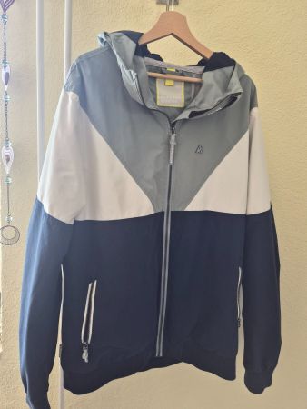Coole Übergangsjacke im Colorblock Design, Grösse XXL!