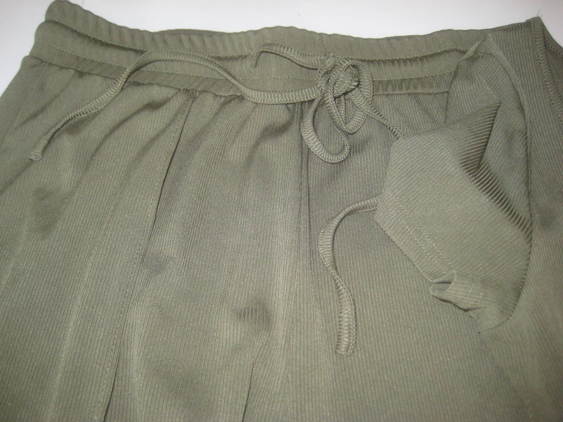 Shein Hosen: DAMEN HOSE MIT BODY – Gebraucht aus Uster von flocke1 1