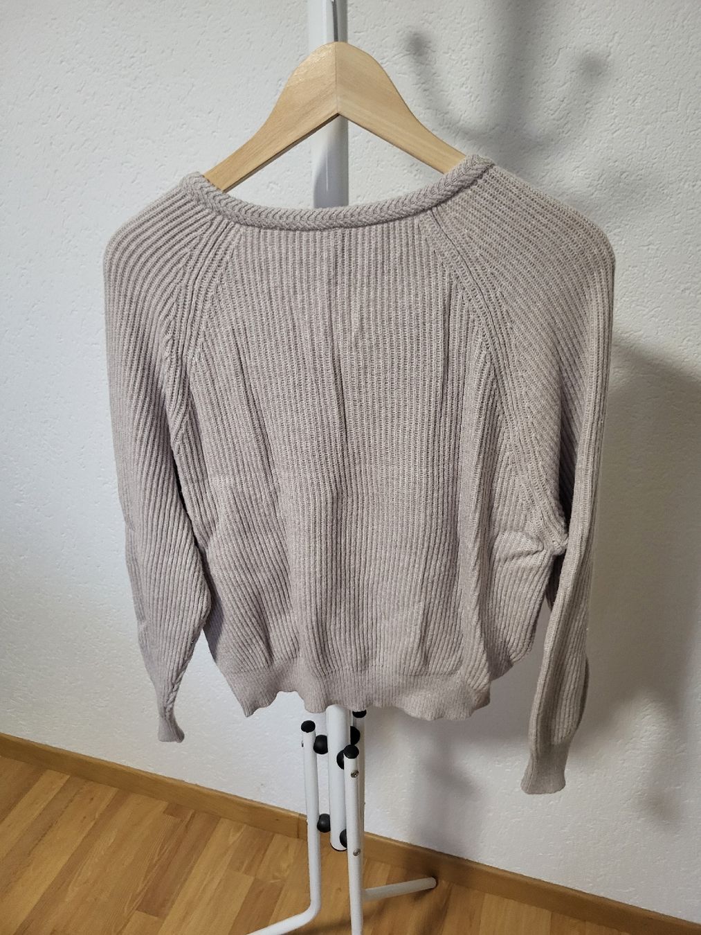 Pullover & Sweatshirts: Chicorée Strickpullover, Beige, Gr. S, kurz geschnitten – Gebraucht aus Horriwil von alusru87 1