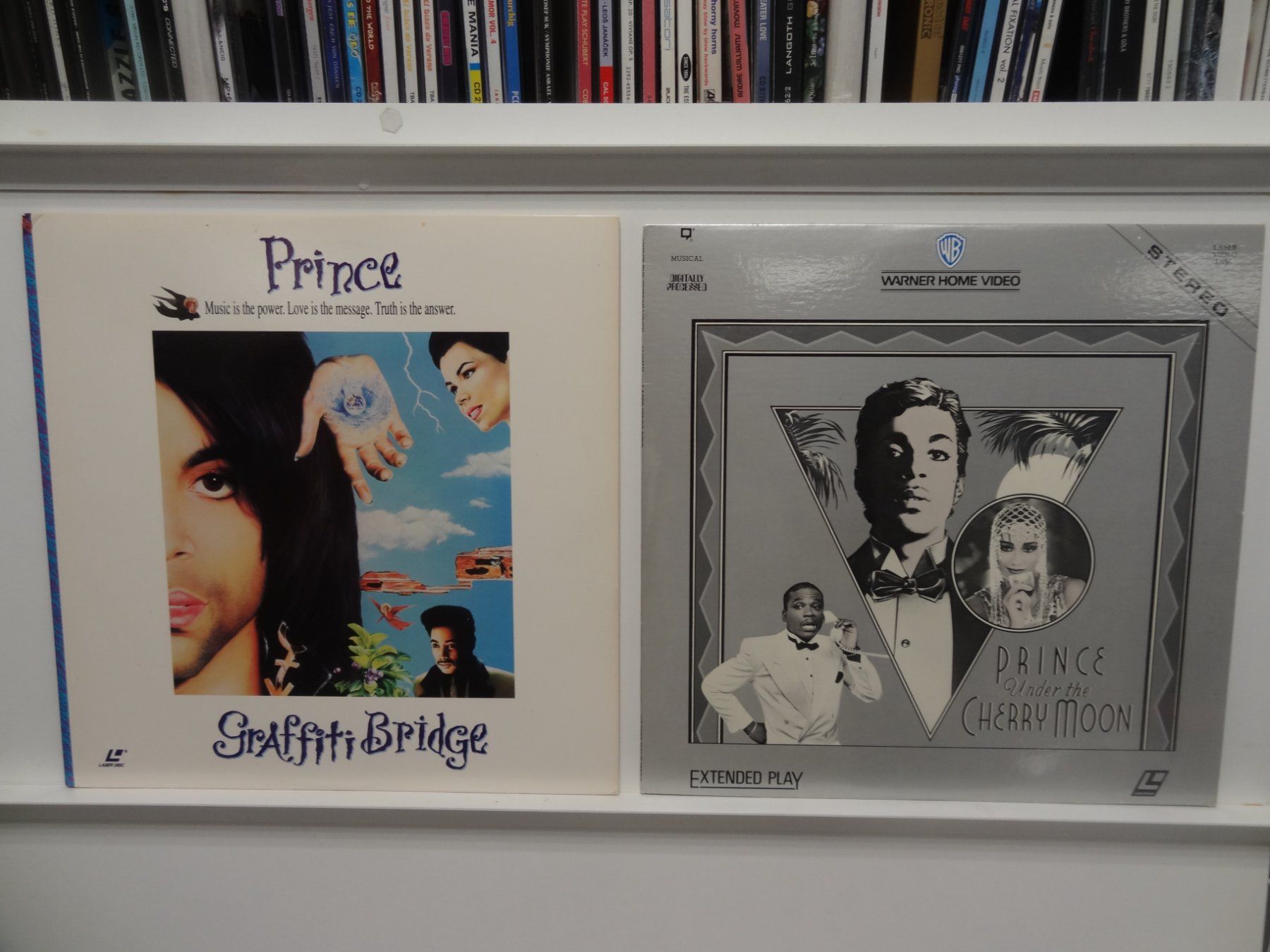 Tutti i DVDs: 2 Laserdiscs Prince Graffiti Bridge Under Cherry Moon – Usato da luzern venduto da musicandart