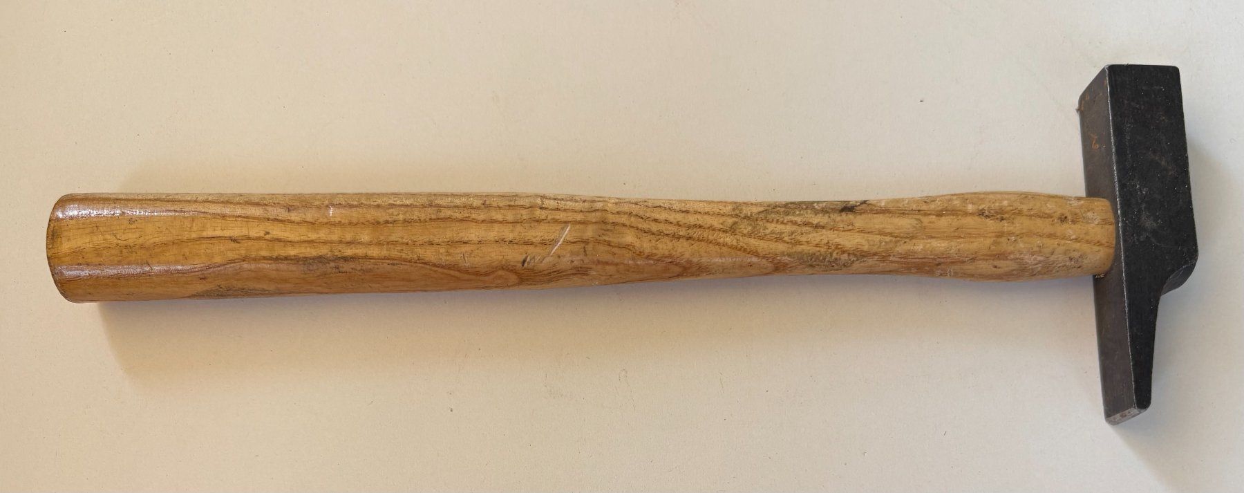 Tutti gli attrezzi: VINTAGE HAMMER MIT PUNZEN – Usato da Ostermundigen venduto da wini63