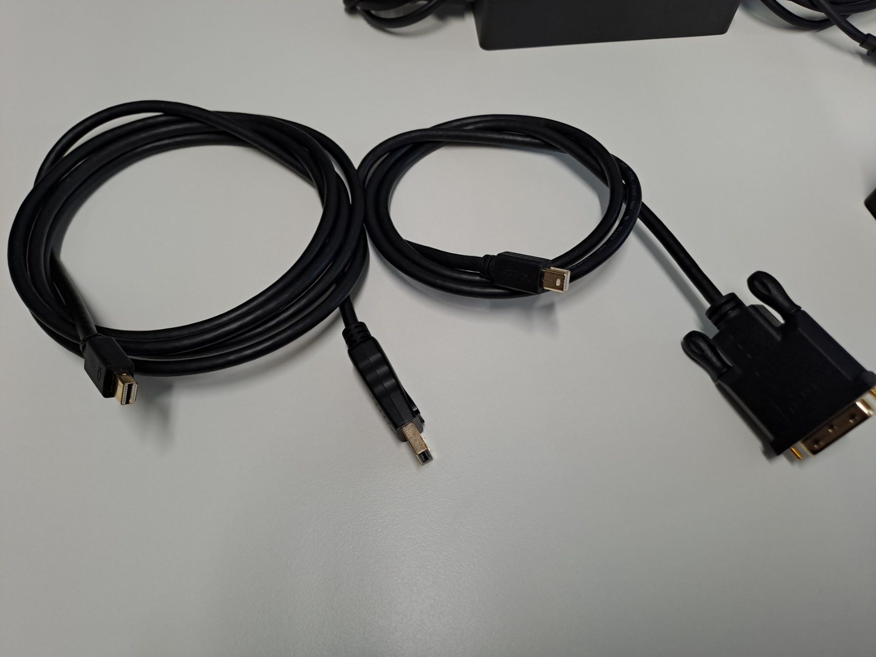 Microsoft Docking station: Microsoft Surface Docking Station + 2 x Anschlusskabel – Usato da Sachseln venduto da Grogettli 2